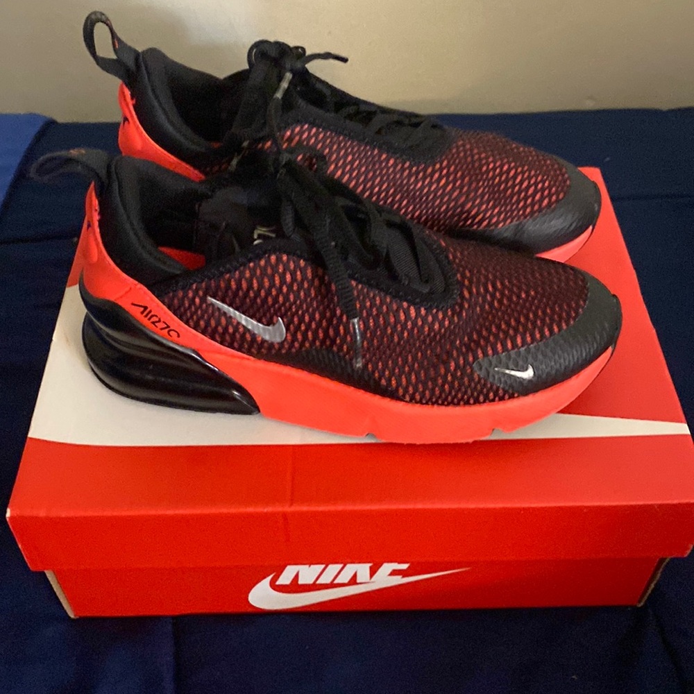 Nike Air Max 270 little kids Red and black